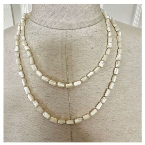 Vintage mother of pearl long beaded necklace - Picture 4 of 8